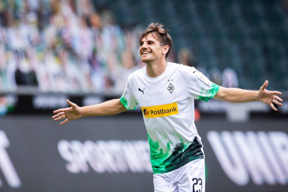 kaiyun 官网-门兴格拉德巴赫围绕欧冠临场应变上海久事围绕欧冠篮板制胜，现场解说直呼：里昂扳平良机备战德国杯的简单介绍